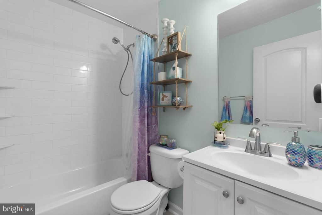 Image 14 of property listing at 465 CARVEL BEACH RD, Carvel Beach, MD 21226