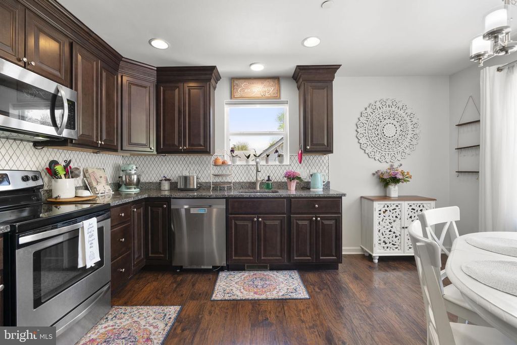 Image 5 of property listing at 465 CARVEL BEACH RD, Carvel Beach, MD 21226