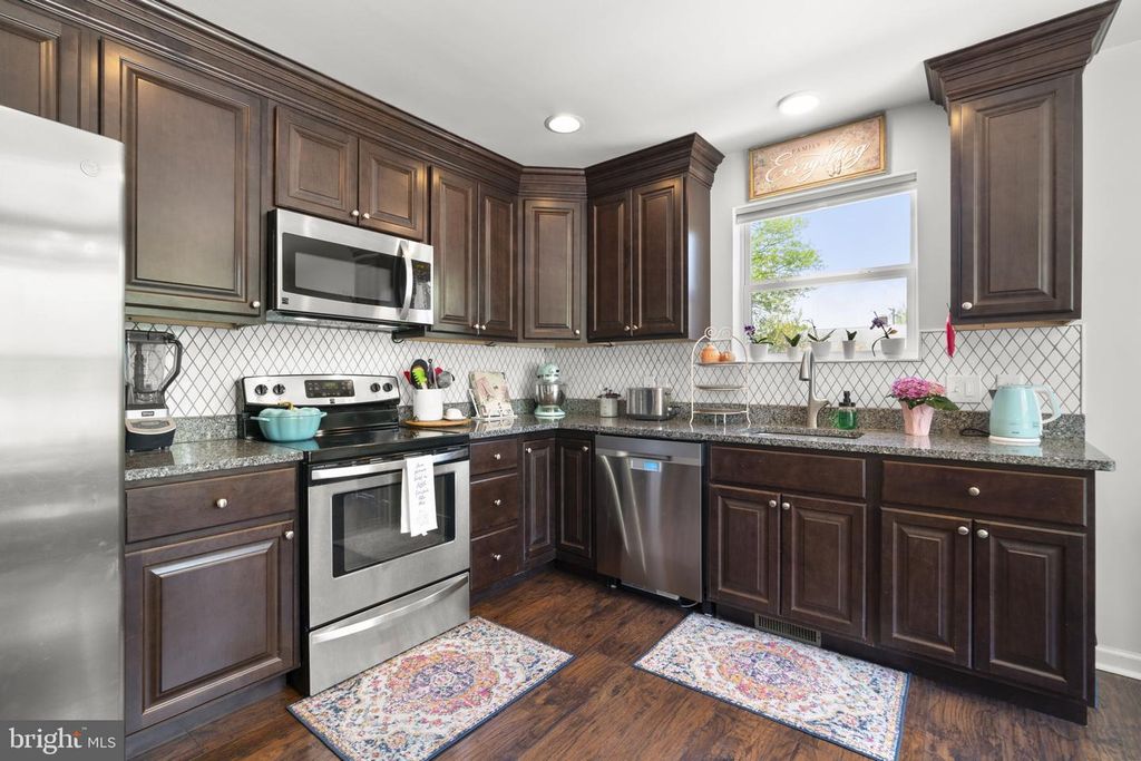 Image 6 of property listing at 465 CARVEL BEACH RD, Carvel Beach, MD 21226