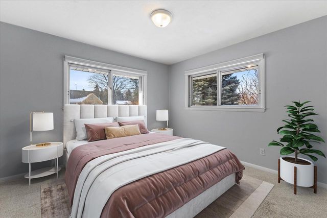 15620 W Saint Francis DRIVE, New Berlin, WI 53151