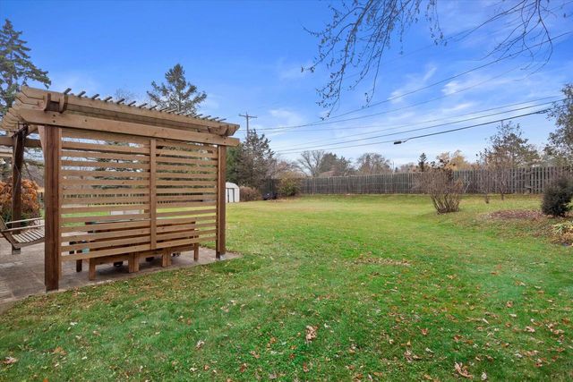 15620 W Saint Francis DRIVE, New Berlin, WI 53151