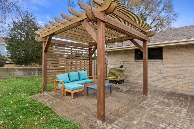 15620 W Saint Francis DRIVE, New Berlin, WI 53151