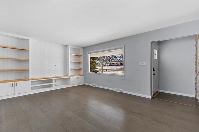 15620 W Saint Francis DRIVE, New Berlin, WI 53151