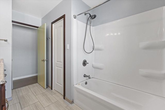 15620 W Saint Francis DRIVE, New Berlin, WI 53151