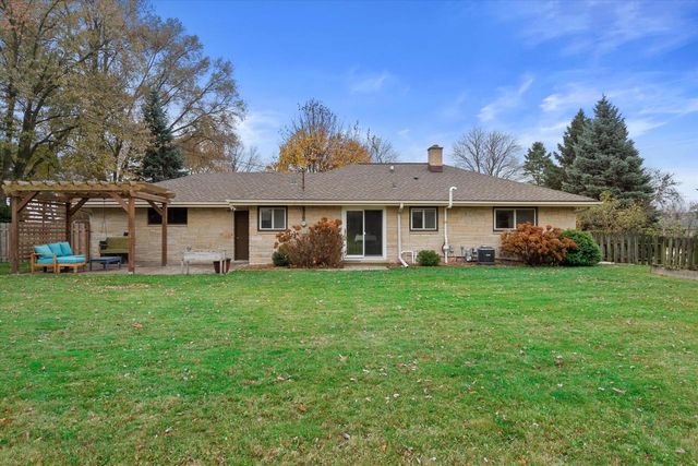 15620 W Saint Francis DRIVE, New Berlin, WI 53151