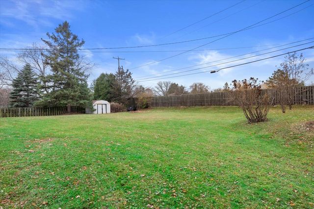 15620 W Saint Francis DRIVE, New Berlin, WI 53151