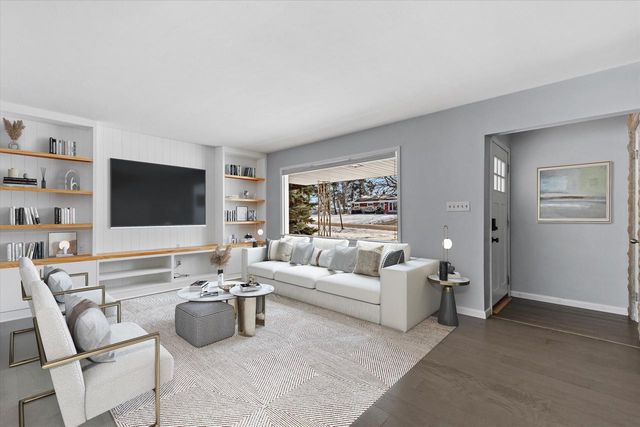 15620 W Saint Francis DRIVE, New Berlin, WI 53151