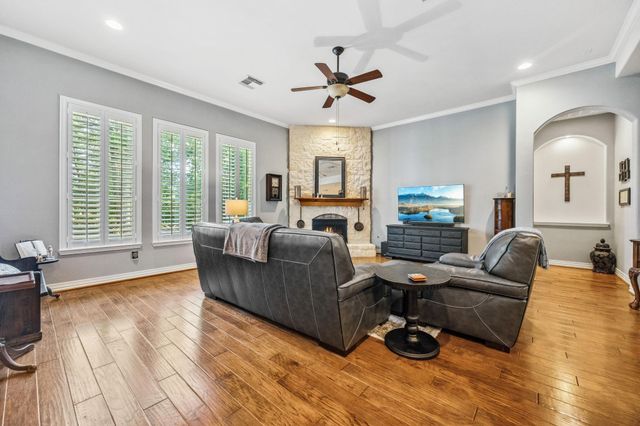 1114 Commons Waterway Drive, Huffman, TX 77336