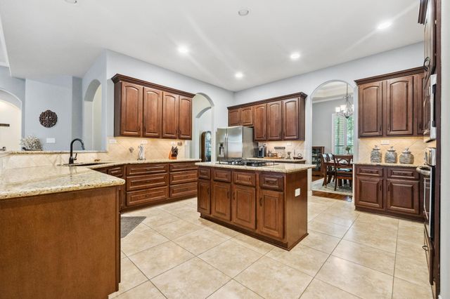 1114 Commons Waterway Drive, Huffman, TX 77336