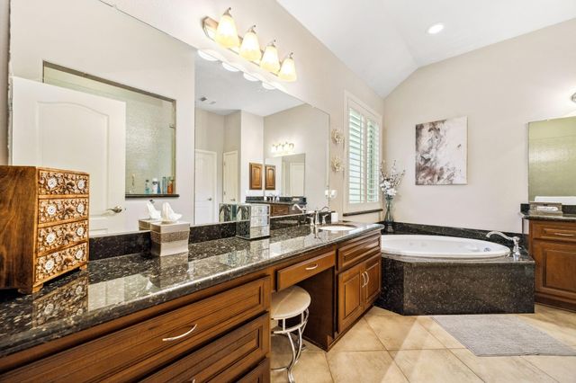 1114 Commons Waterway Drive, Huffman, TX 77336