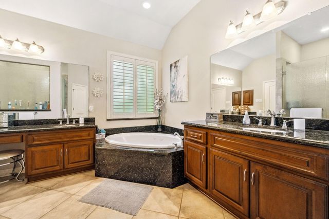 1114 Commons Waterway Drive, Huffman, TX 77336