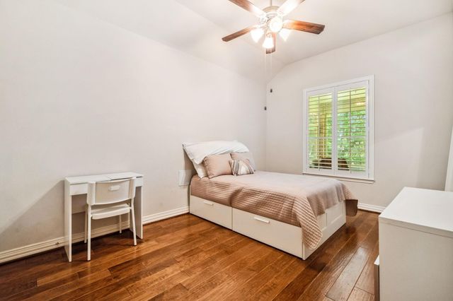 1114 Commons Waterway Drive, Huffman, TX 77336