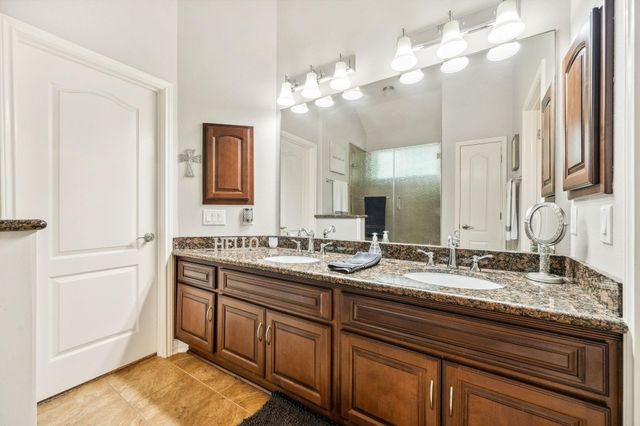 1114 Commons Waterway Drive, Huffman, TX 77336