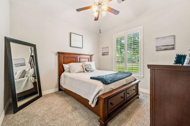 1114 Commons Waterway Drive, Huffman, TX 77336