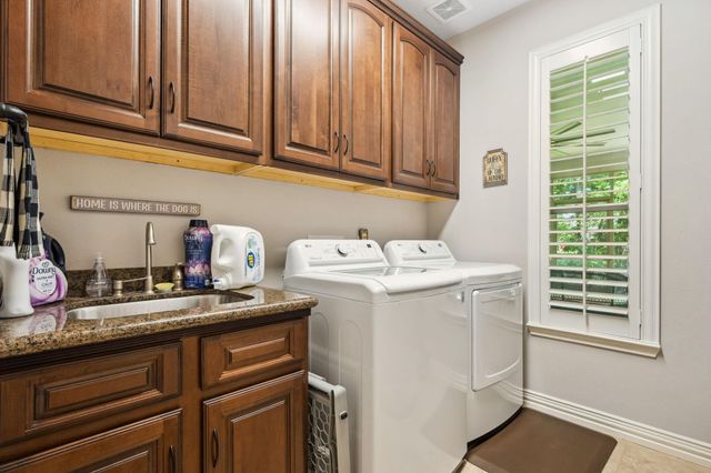 1114 Commons Waterway Drive, Huffman, TX 77336