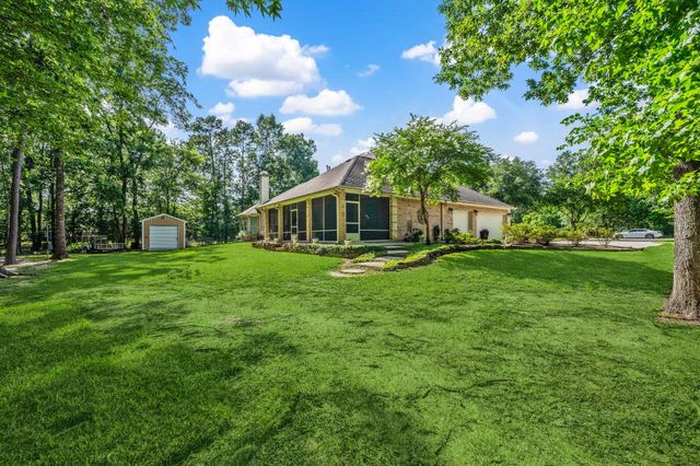 1114 Commons Waterway Drive, Huffman, TX 77336