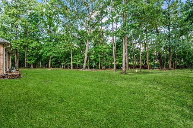 1114 Commons Waterway Drive, Huffman, TX 77336
