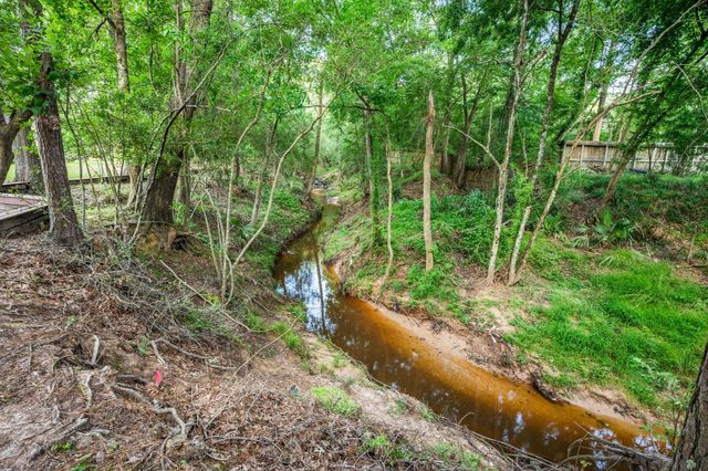 1114 Commons Waterway Drive, Huffman, TX 77336