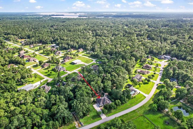 1114 Commons Waterway Drive, Huffman, TX 77336