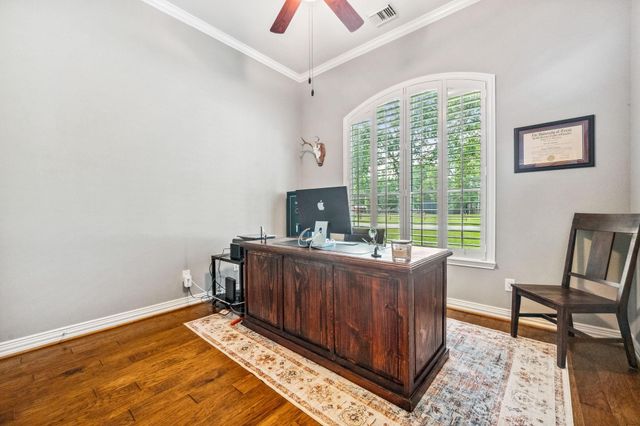 1114 Commons Waterway Drive, Huffman, TX 77336