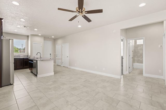 392 Pecos Loop SE, Rio Rancho, NM 87124