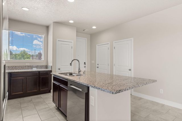 392 Pecos Loop SE, Rio Rancho, NM 87124