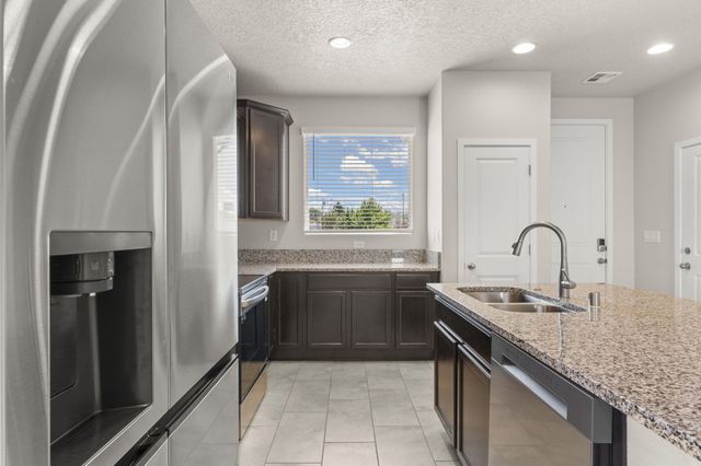 392 Pecos Loop SE, Rio Rancho, NM 87124