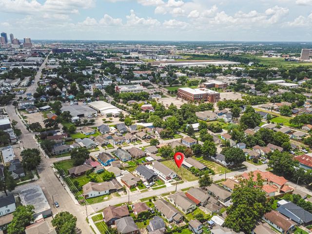 121 N Sidney Street, Houston, TX 77003