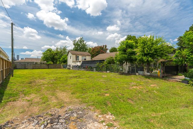 121 N Sidney Street, Houston, TX 77003