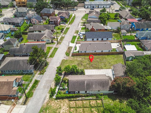 121 N Sidney Street, Houston, TX 77003