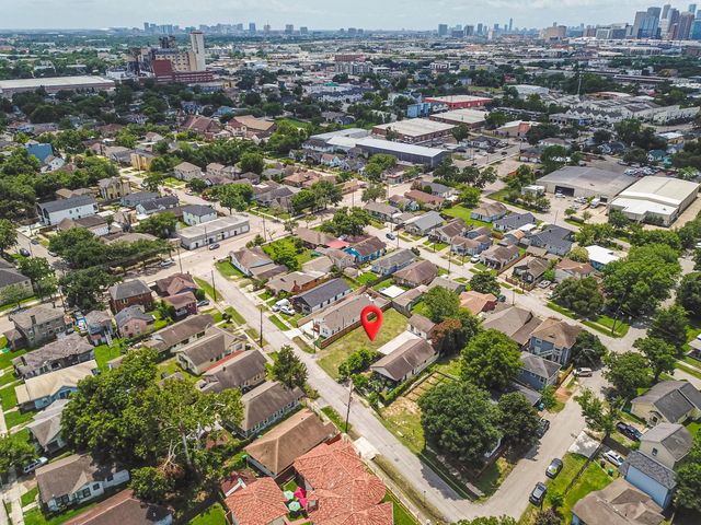 121 N Sidney Street, Houston, TX 77003