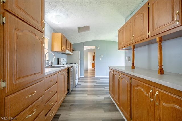 62 Redwood Drive, Beloit, OH 44609