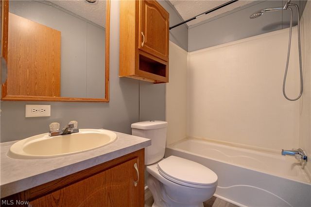 62 Redwood Drive, Beloit, OH 44609