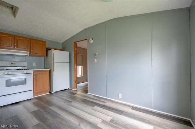 62 Redwood Drive, Beloit, OH 44609