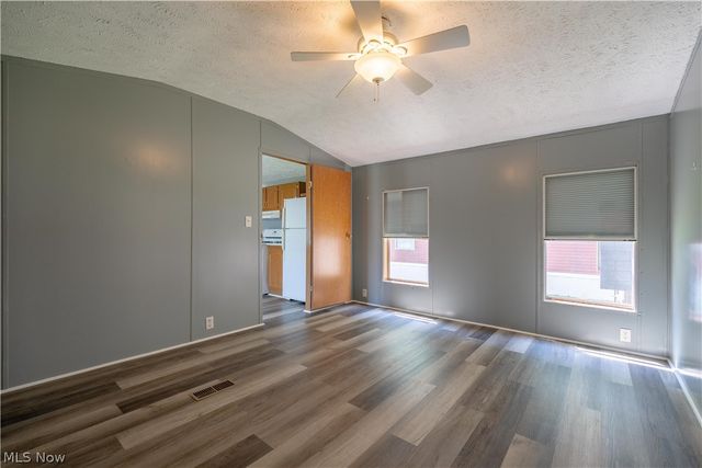 62 Redwood Drive, Beloit, OH 44609