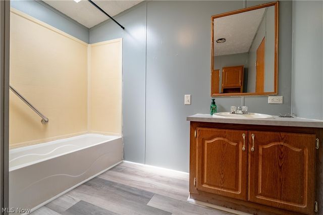 62 Redwood Drive, Beloit, OH 44609