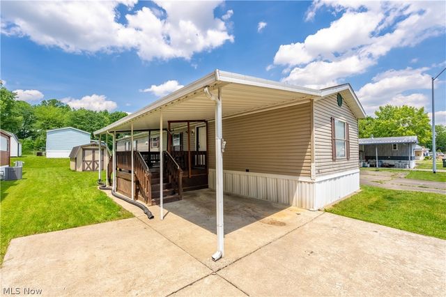 62 Redwood Drive, Beloit, OH 44609