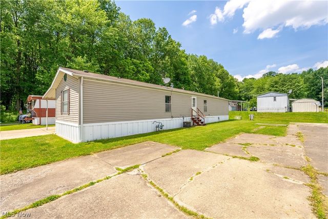 62 Redwood Drive, Beloit, OH 44609