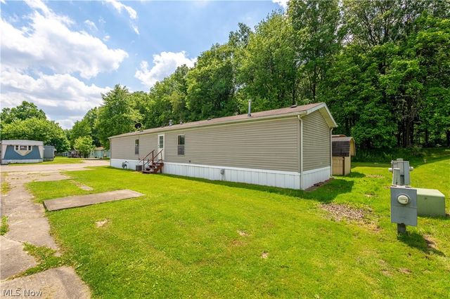 62 Redwood Drive, Beloit, OH 44609