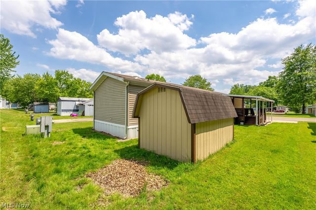 62 Redwood Drive, Beloit, OH 44609