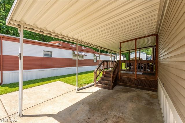 62 Redwood Drive, Beloit, OH 44609