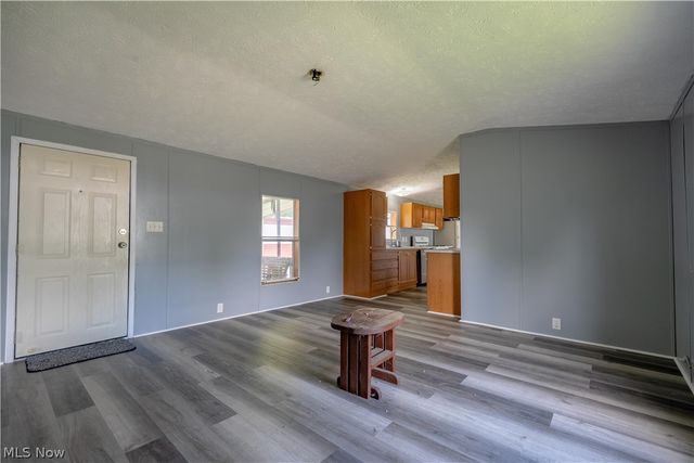 62 Redwood Drive, Beloit, OH 44609