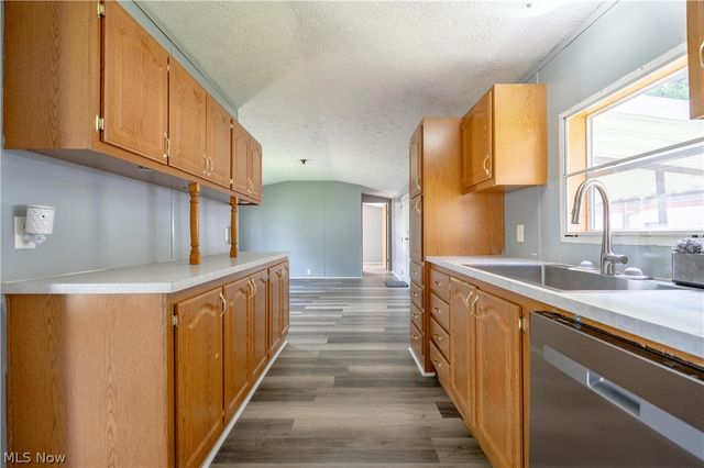 62 Redwood Drive, Beloit, OH 44609