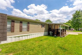 62 Redwood Drive, Beloit, OH 44609