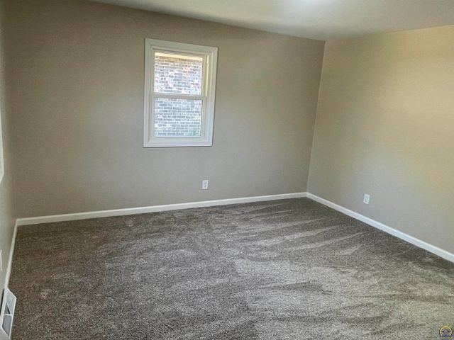 5324 SW 33rd ST, Topeka, KS 66614
