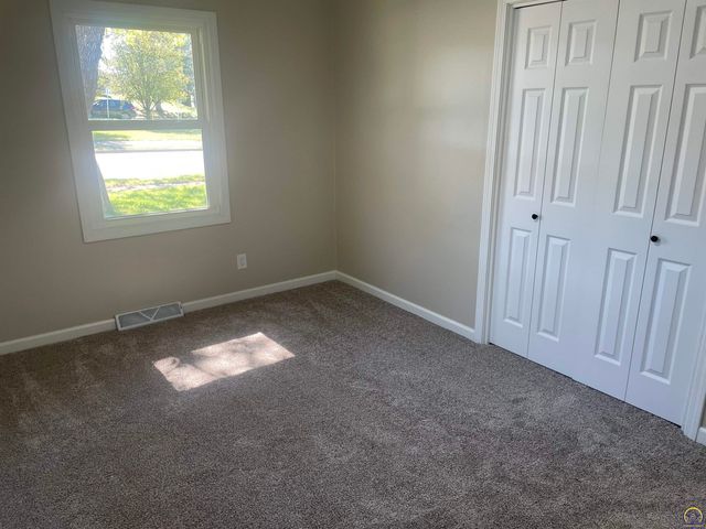5324 SW 33rd ST, Topeka, KS 66614