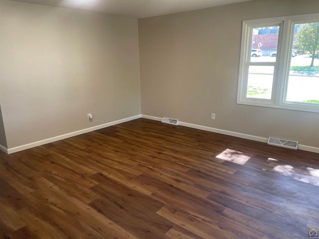 5324 SW 33rd ST, Topeka, KS 66614