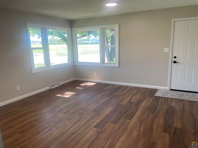 5324 SW 33rd ST, Topeka, KS 66614