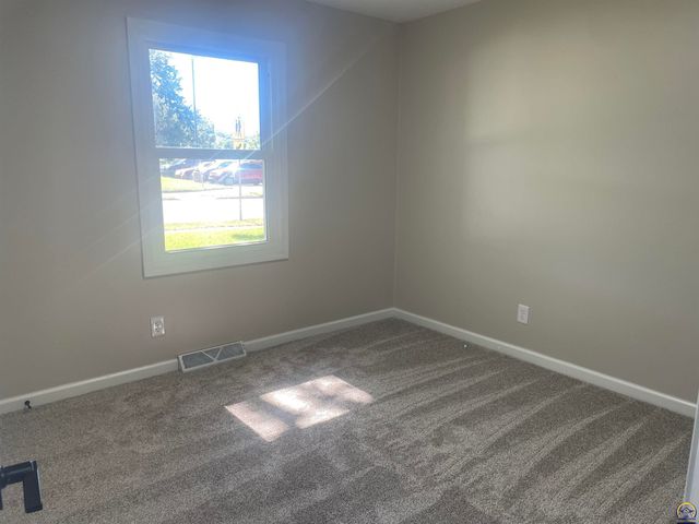 5324 SW 33rd ST, Topeka, KS 66614