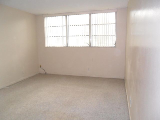 9420 S Hollybrook Lake Drive 105, Pembroke Pines, FL 33025